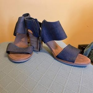 Toms heels